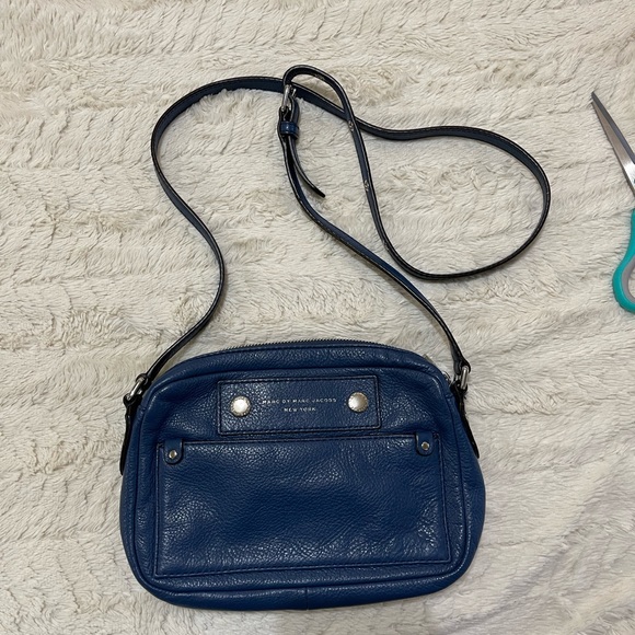 Marc Jacobs Real Leather Purse in Navy - Picture 1 of 8